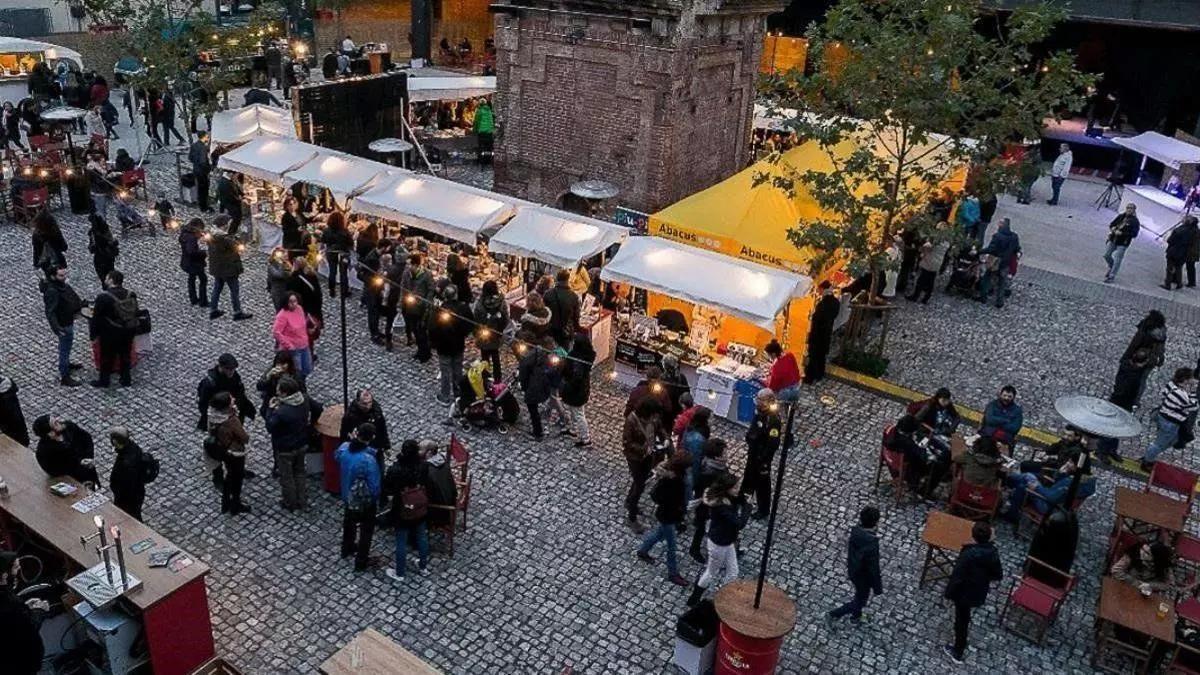 El Sant Jordi de Nadal en la Antiga Fàbrica Estrella Damm, en una imagen de archivo.