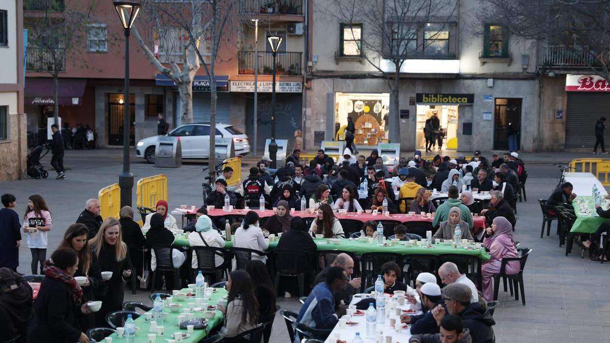 Los musulmanes celebran en Palma la cena de Ramadán