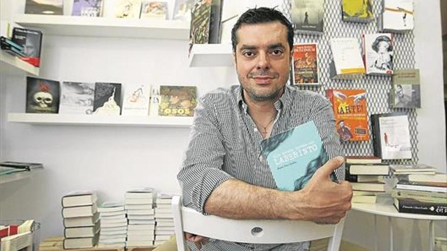 Pérez Azaústre: «Detrás de toda poesía está el latido de un hombre»