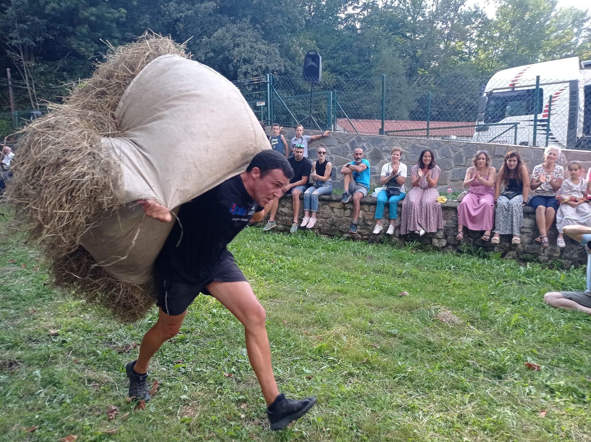 Fiesta del segador en Benia de Onís