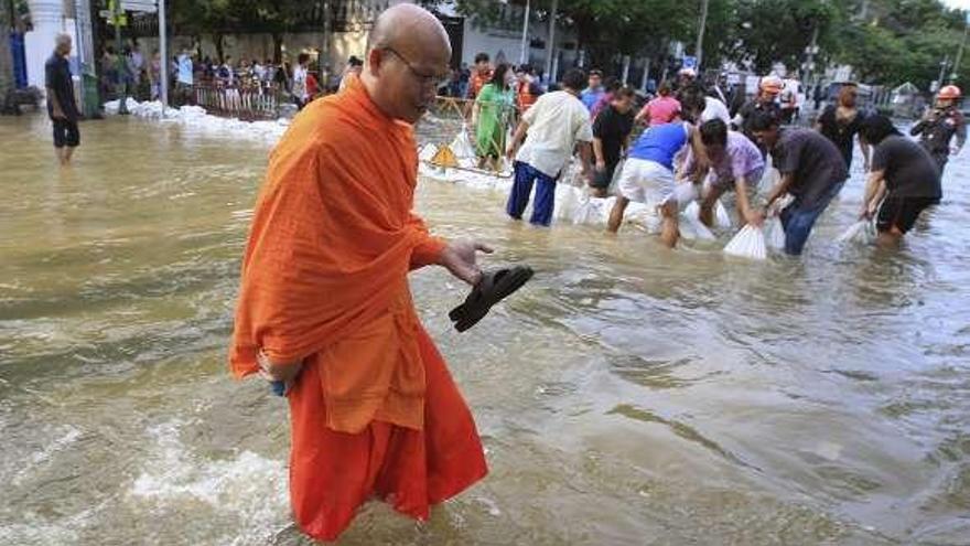 Bangkok, a punto de ser anegada por las aguas