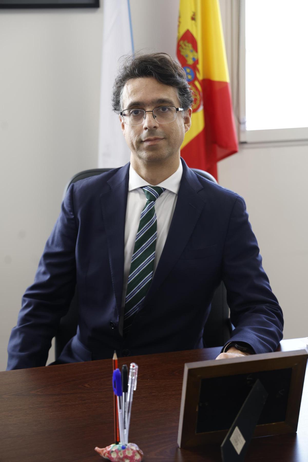 El nuevo fiscal jefe de Vigo, en su despacho.