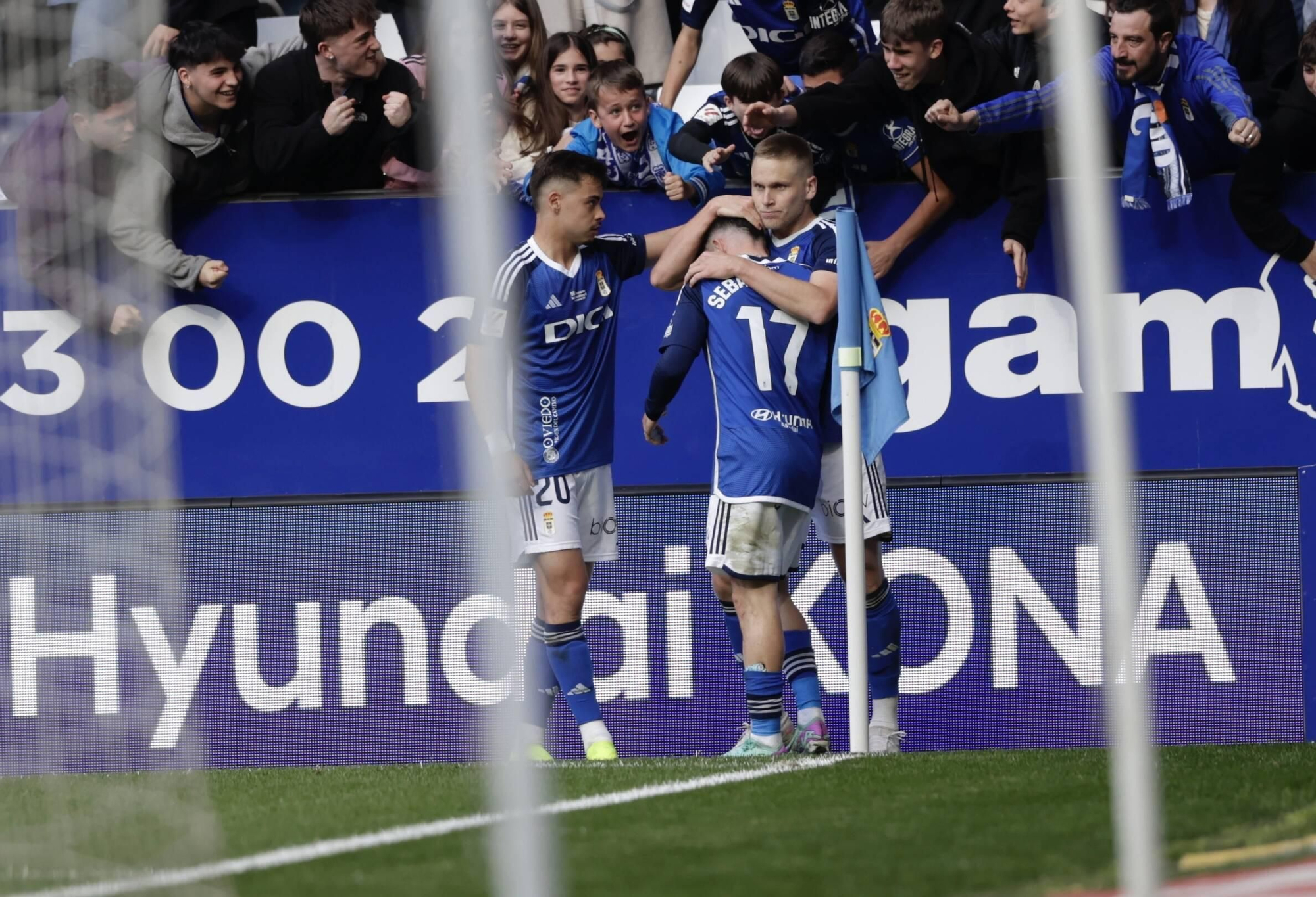 Alemão pega más duro y el Oviedo vuelve a ganar: 2-1