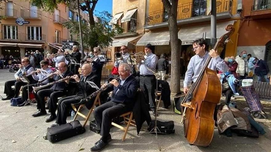 Ballada solidària amb la cobla Vila de la Jonquera, diumenge