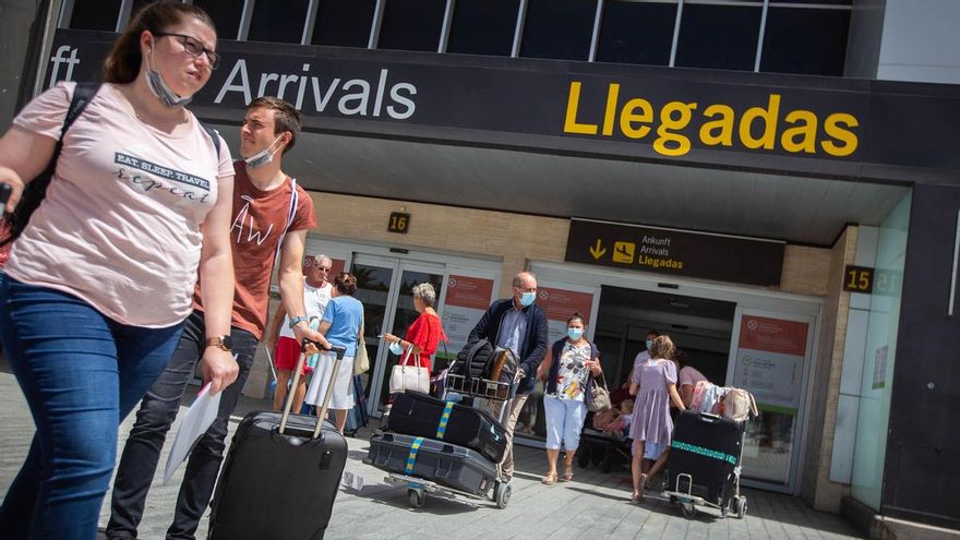 Madrid tira la toalla en la pelea por la total exención de Canarias de la ‘tasa verde’