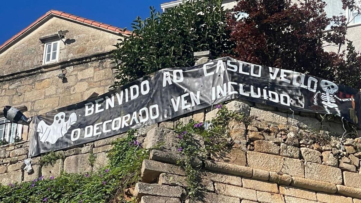 Pancarta colgada por los vecinos del casco histórico de Tui.