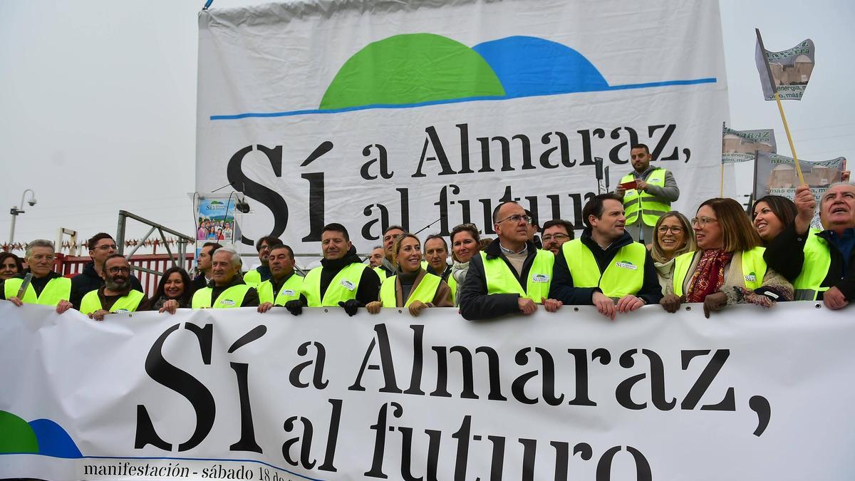 Manifestacion por la continuidad de la Central Nuclear de Almaraz, en enero pasado.