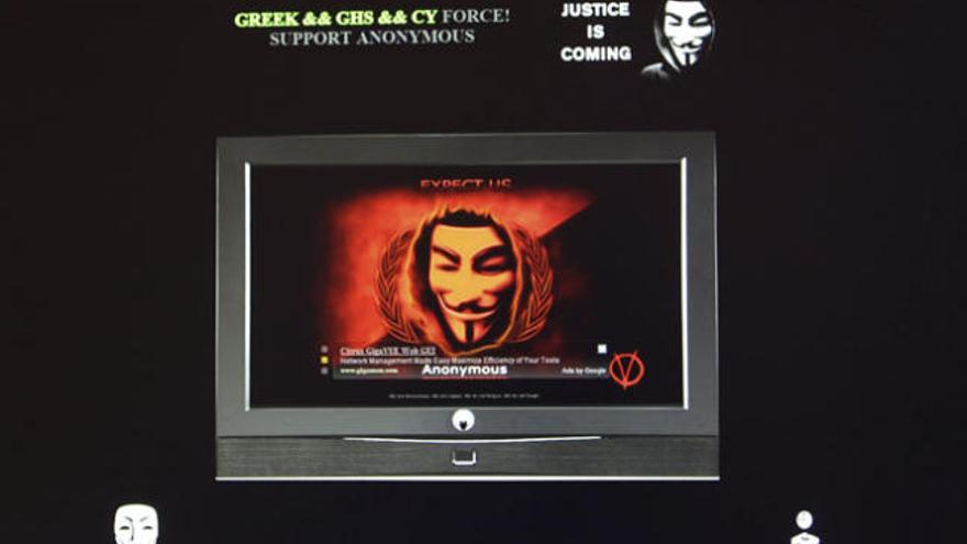 La página web del Ministerio de Justicia griego en Atenas ha sido &quot;hackeada&quot; por miembros de anonymous de Grecia.