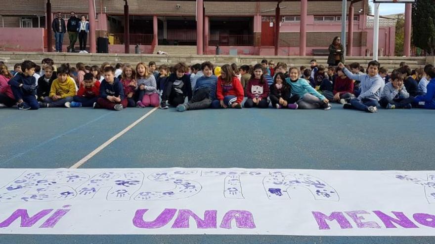 Concentración de estudiantes contra los crímenes machistas