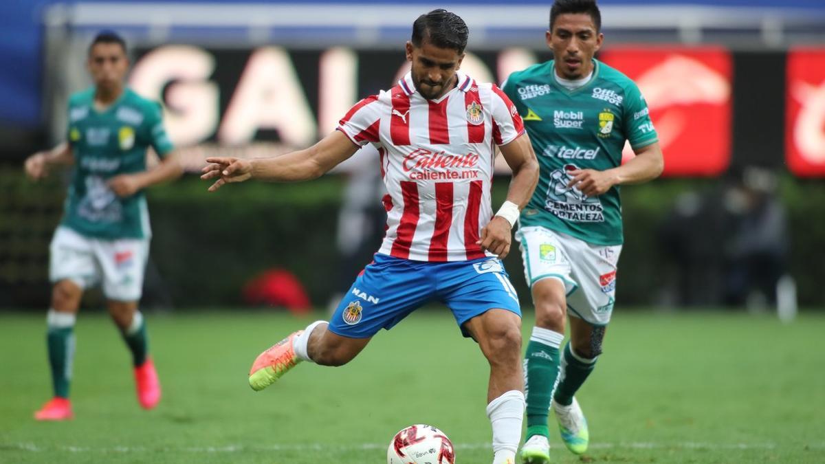 Chivas y León son candidatos al título en el fútbol mexicano