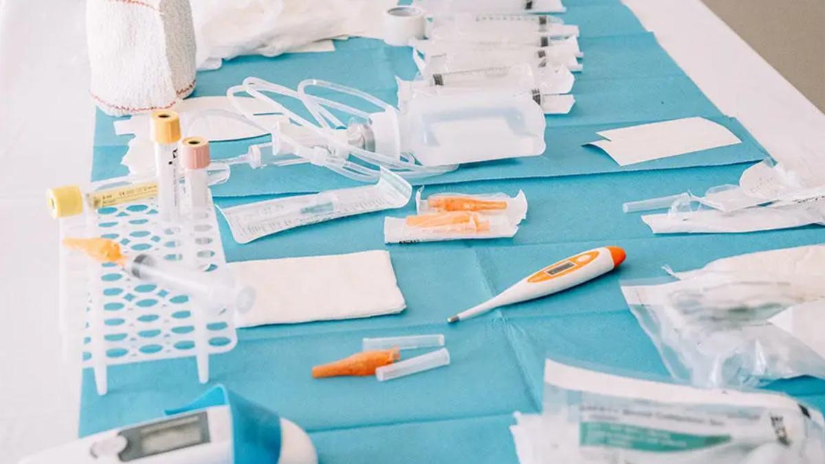 Algunos de los materiales médicos más utilizados hechos de tereftalato de polietileno o poliuretano pueden estar en riesgo.