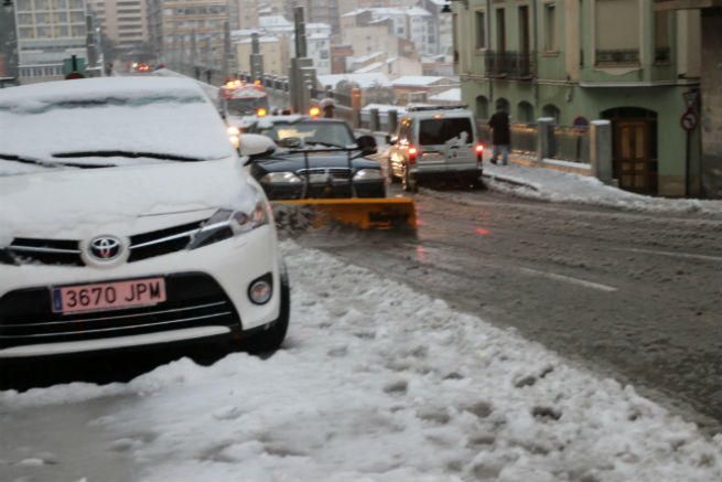 La nieve dificulta la circulación en Alcoy
