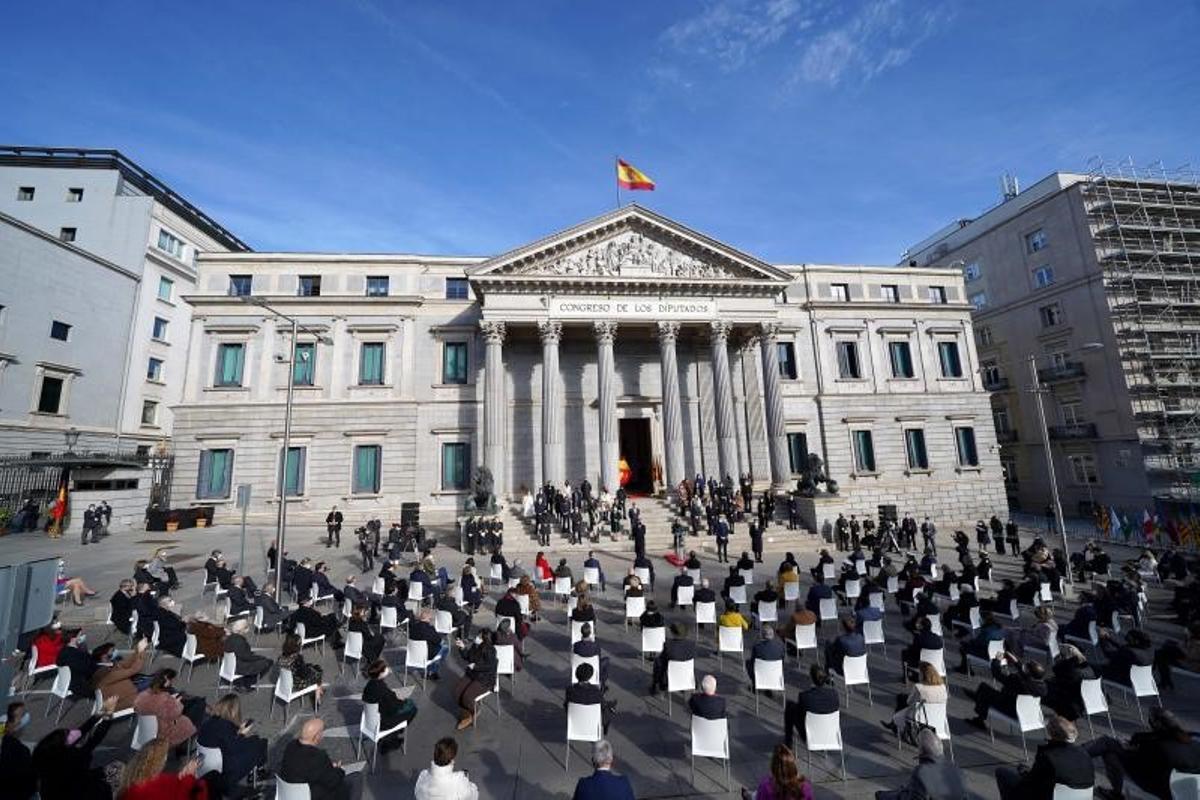 Acto solemne por el 43º aniversario de la Constitución española, en la madrileña plaza de las Cortes, ante la Puerta de los Leones del Congreso, este 6 de diciembre de 2021.