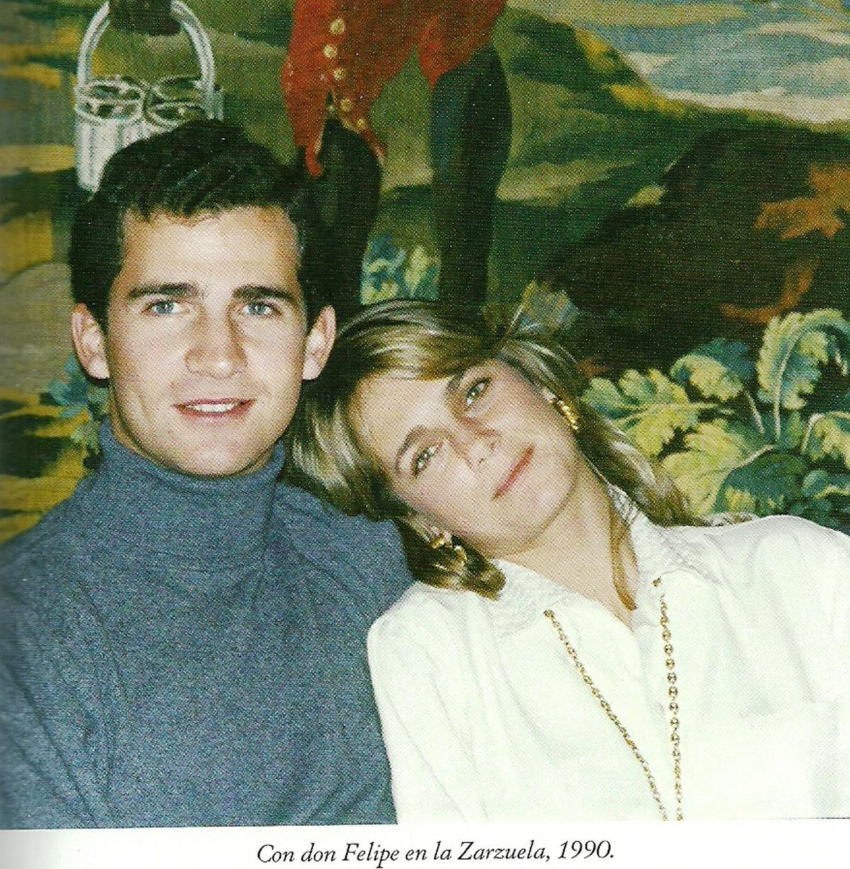 Felipe VI, cuando era príncipe, e Isabel Sartorius, en el Palacio de la Zarzuela en 1990.
