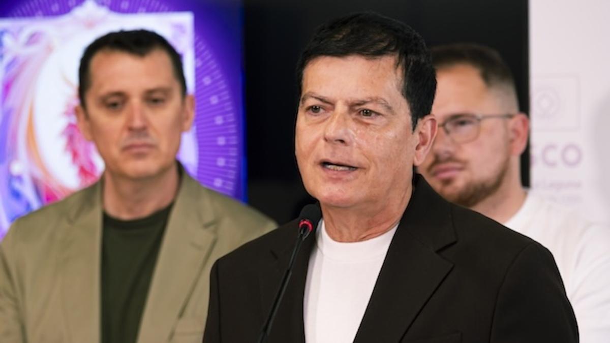 Benito Cabrera durante la presentación de Diablos y Tarascas.