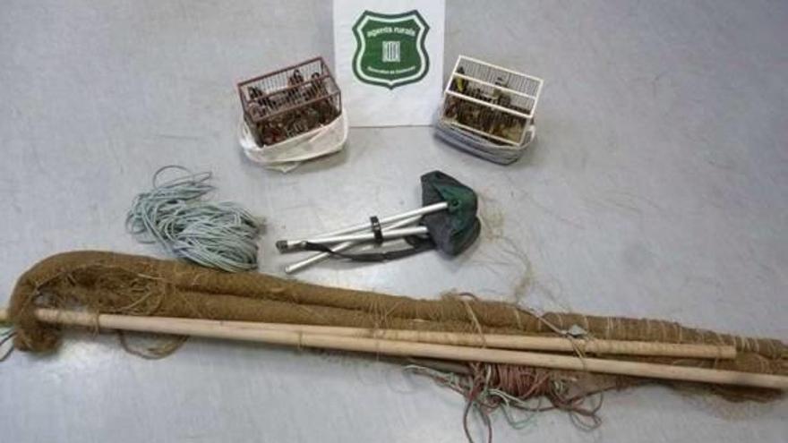 Denuncien un caçador furtiu per capturar 16 caderneres a Montbui