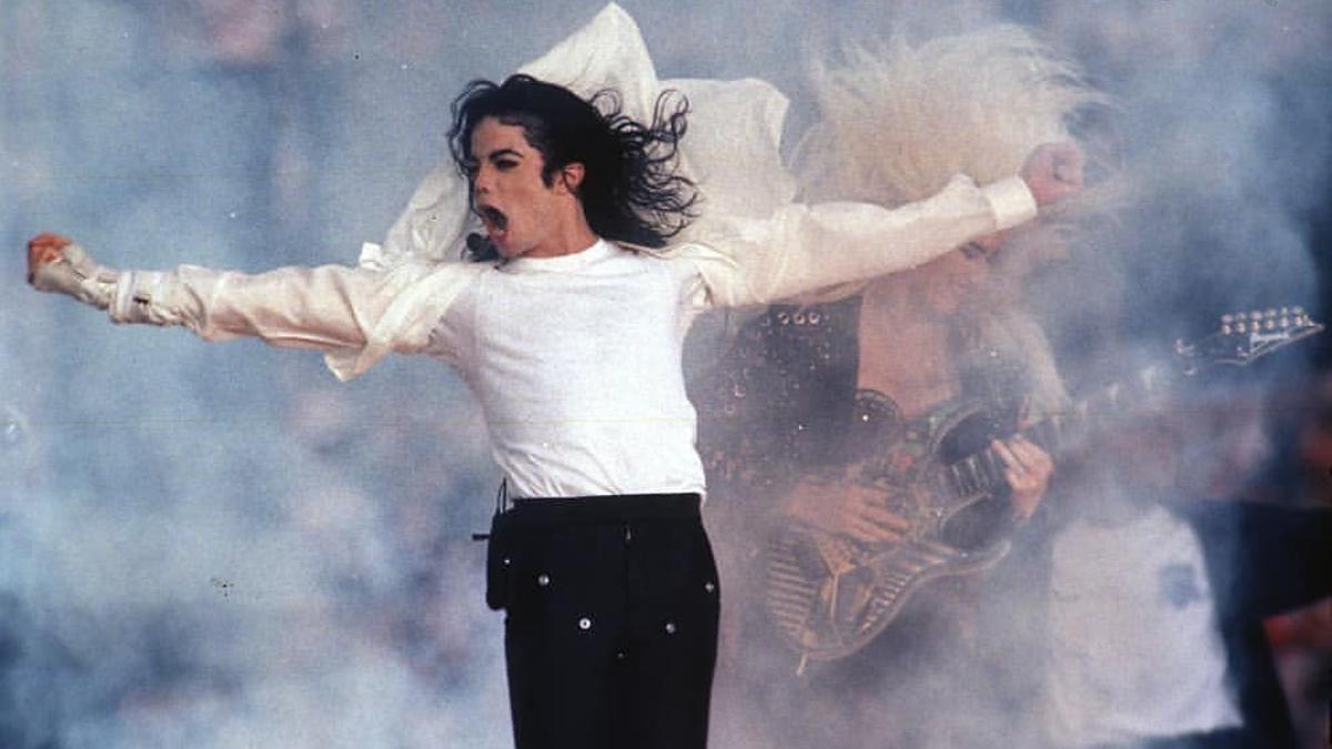 Michael Jackson durante su actuación en la Superbowl