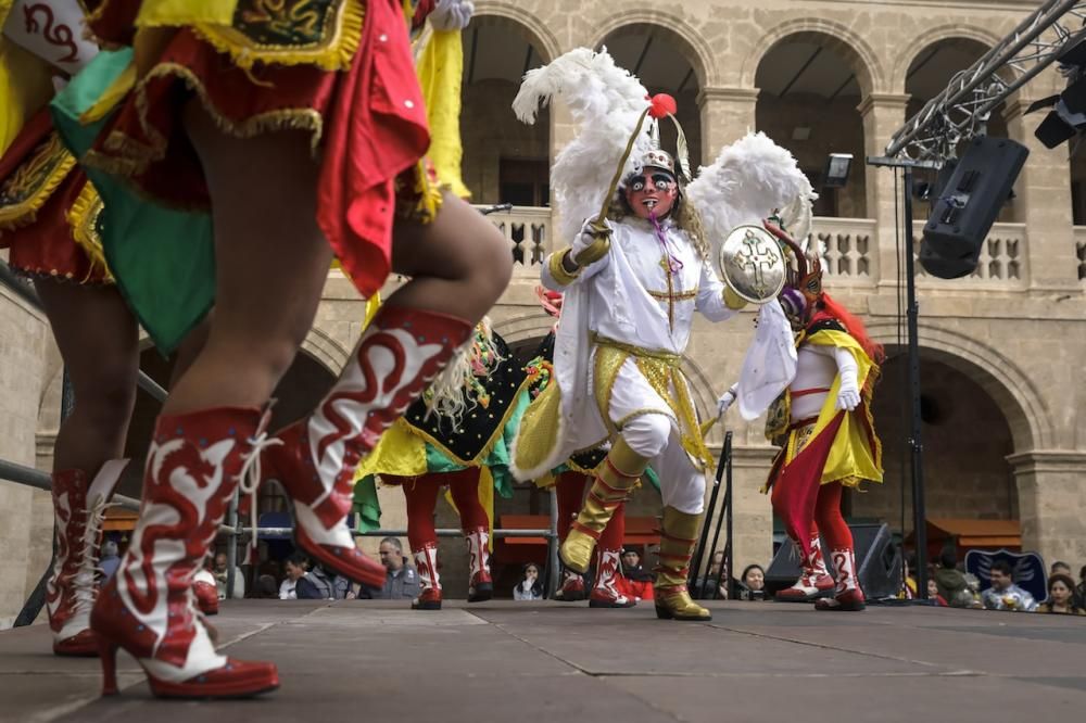 Am Internationalen Tag der Migranten (Sonntag, 18.12.) präsentierte sich Palma als multikulturelle Stadt. Beim Festival der Kulturen nahmen 16 Länder teil.