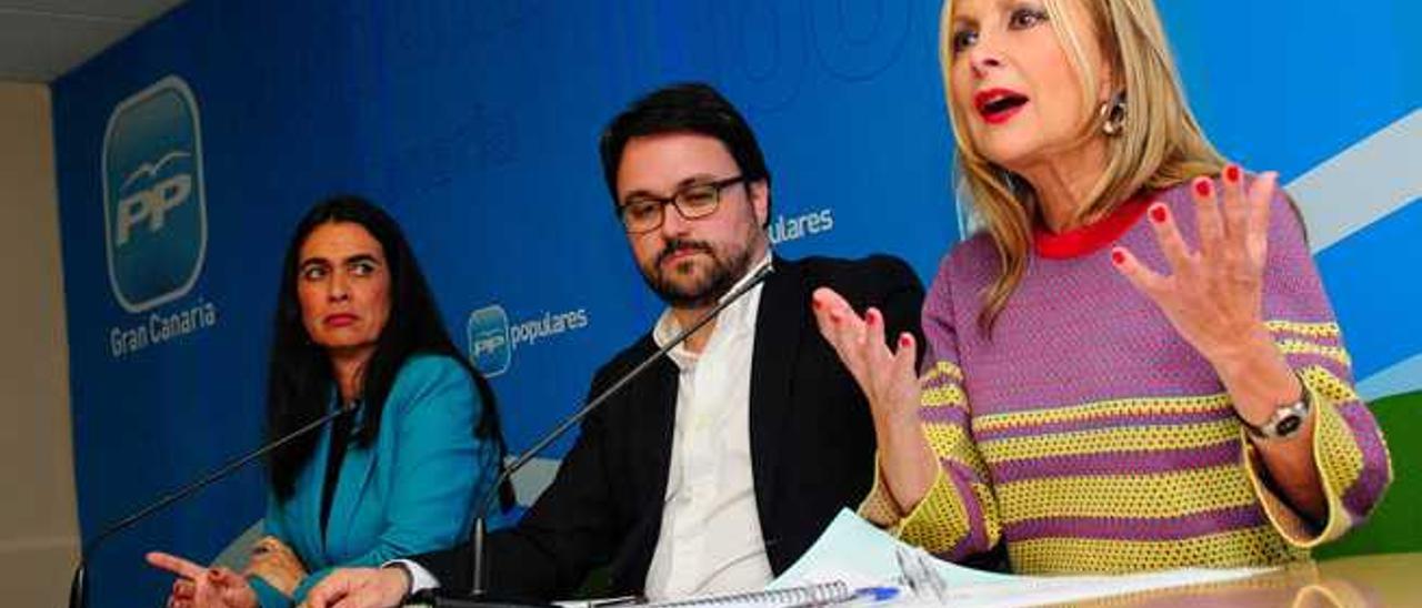 El PP tiende la mano a Bravo de Laguna para frenar su salida de la formación