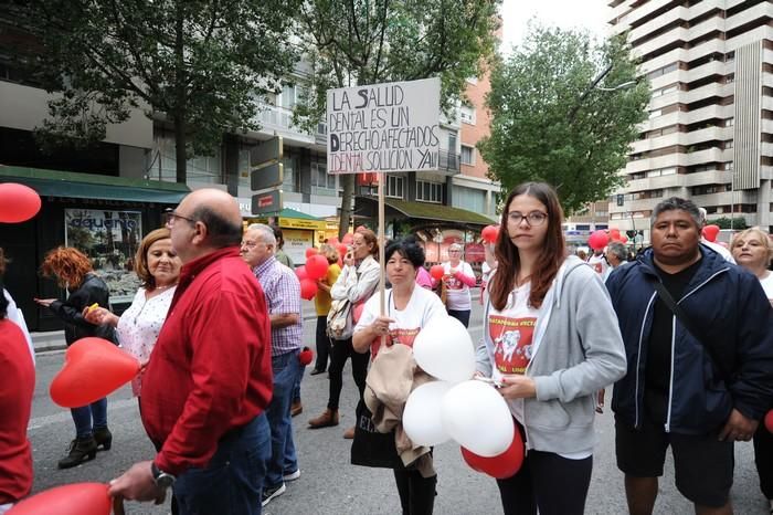 Manifestación de afectados por el cierre de iDenta