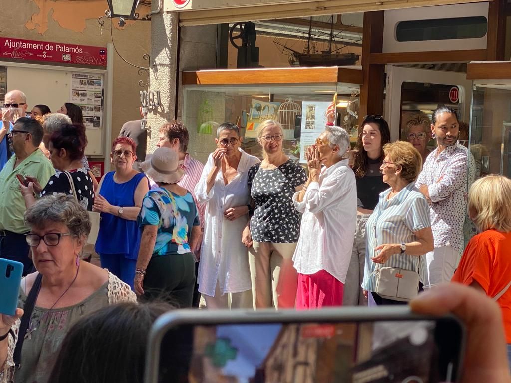 La pastisseria Collboni de Palamós s'acomiada dels veïns