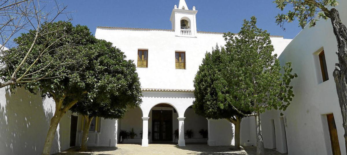 La iglesia fortaleza se asienta sobre las antiguas ruinas de Balansat