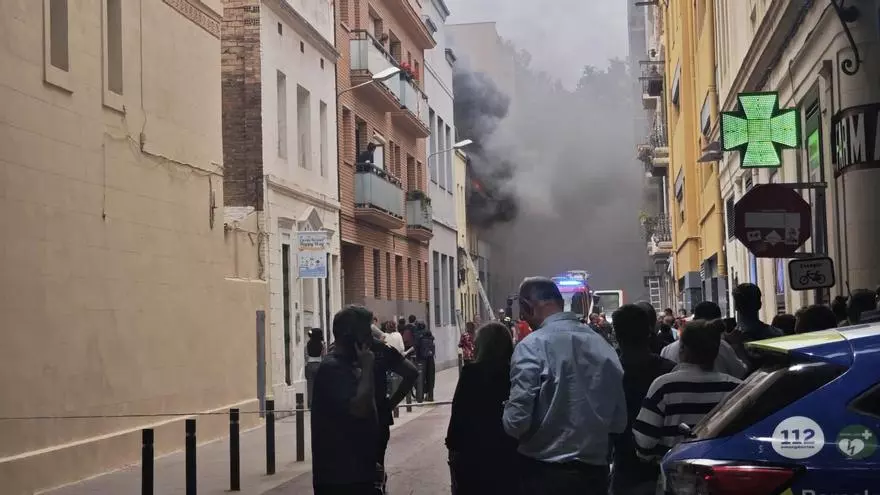 Una explosión por una bombona de butano deja ocho heridos y obliga a desalojar un edificio en Barcelona