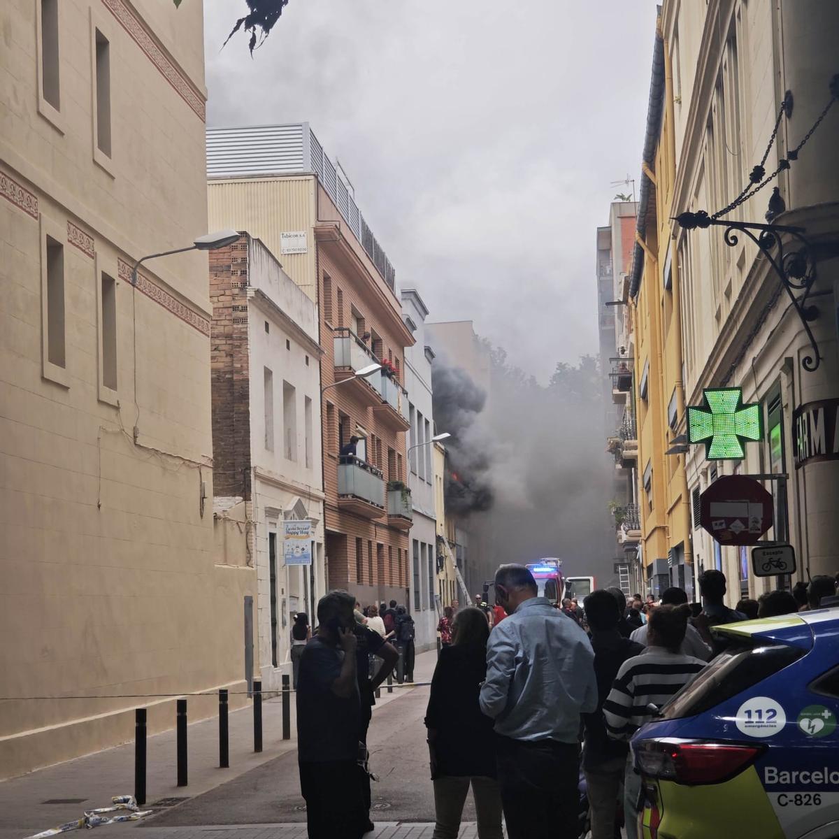 Una explosió d’una bombona de butà deixa 11 ferits i obliga a desallotjar un edifici a Barcelona