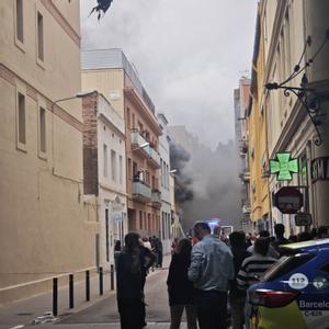 Una explosió d’una bombona de butà deixa 11 ferits i obliga a desallotjar un edifici a Barcelona