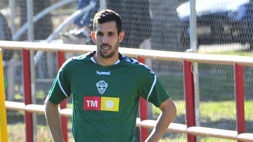 Tekio, durante un entrenamiento con el Elche