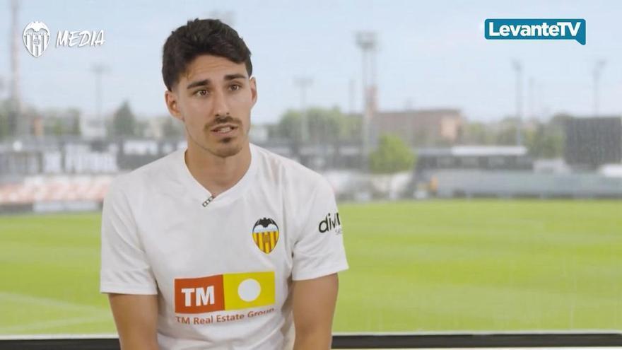 El Valencia manda a Almeida al Racing de Santander