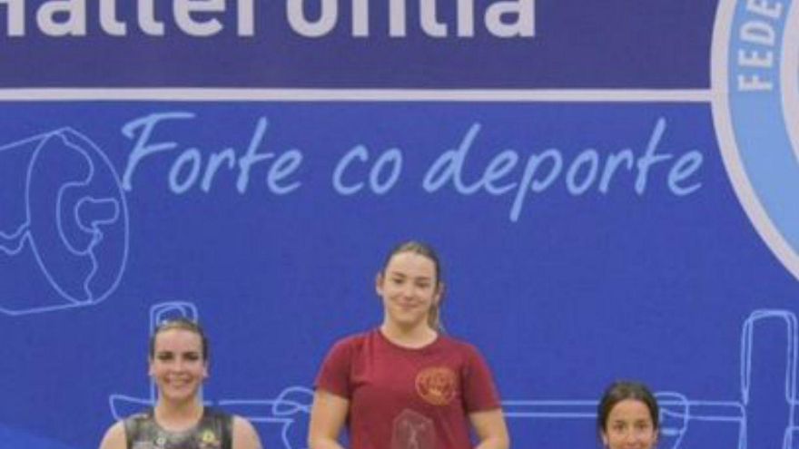 Uxía Romero, en lo alto del podio. | FG de Halterofilia