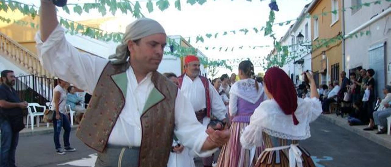 La Festa de les Danses de la Vall llena de visitantes Bellús