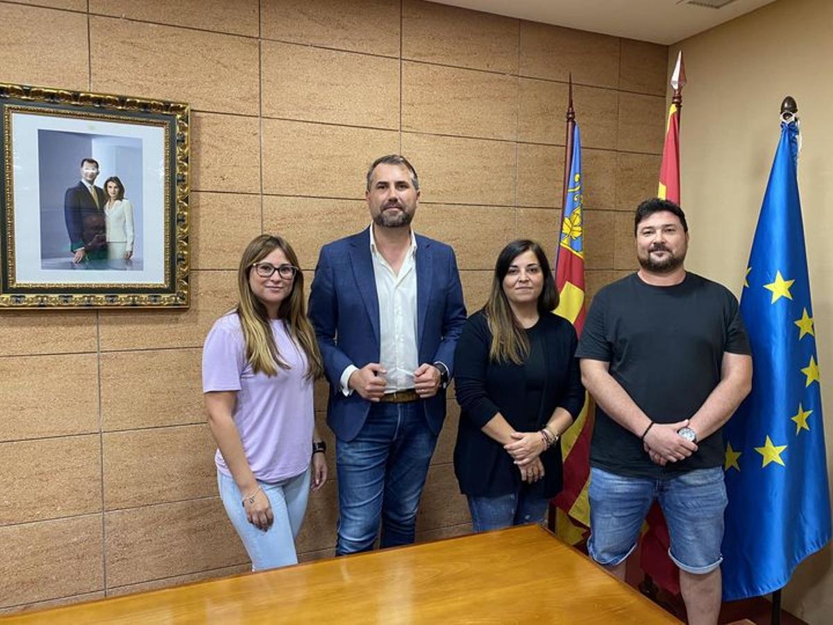 Imagen del nuevo equipo de gobierno formado por cuatro ediles de los 13 que forman la Corporación