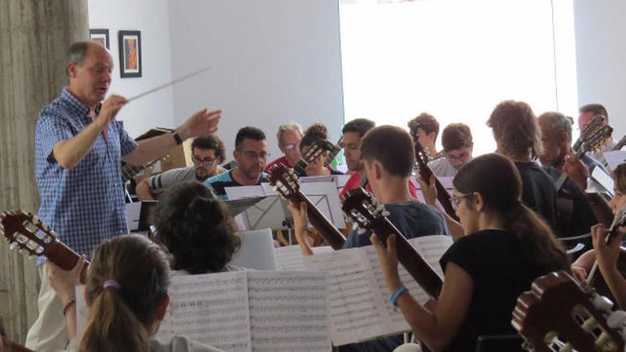 La Orquesta de Guitarras de Canarias