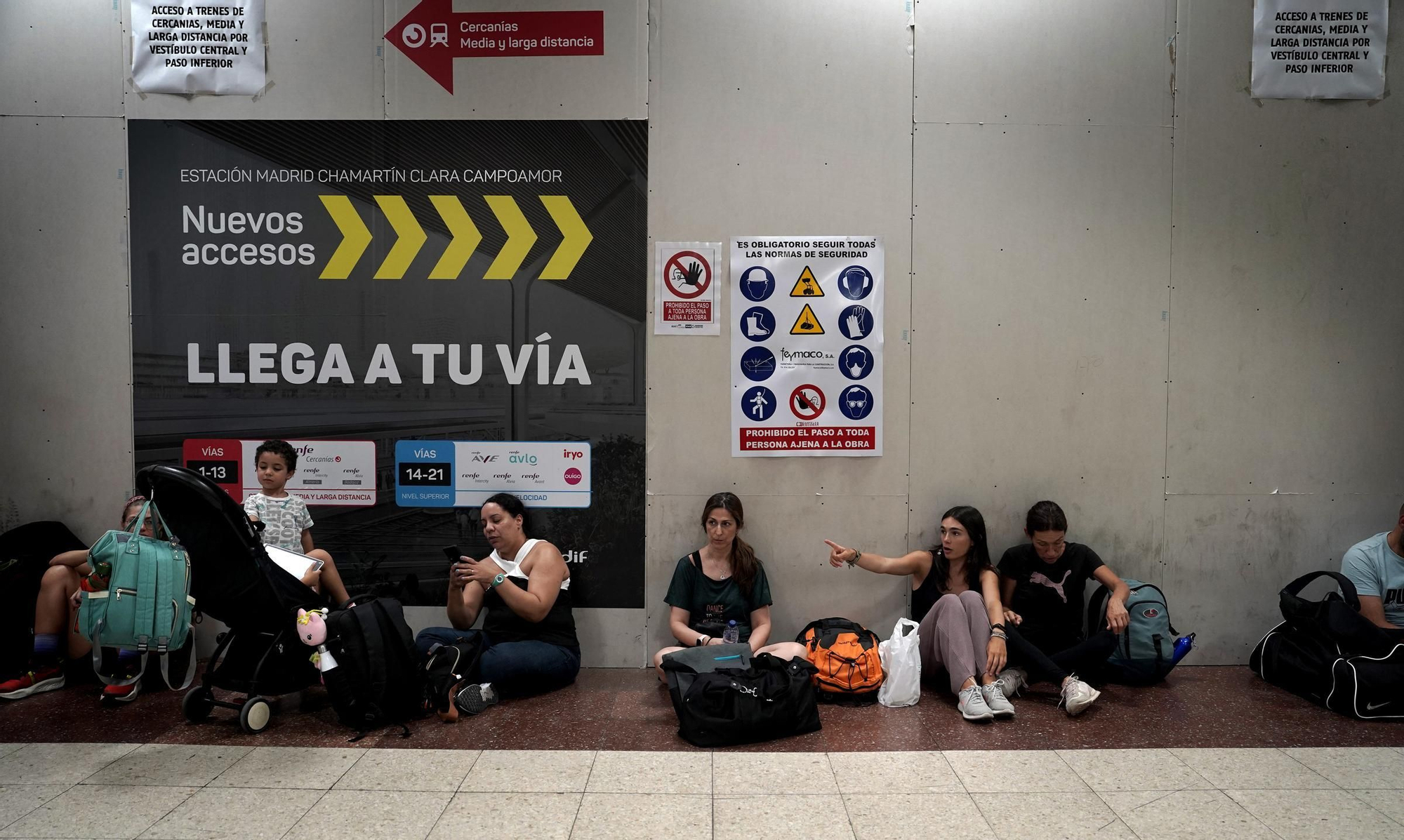 El caos en Chamartín por un fallo eléctrico, en imágenes