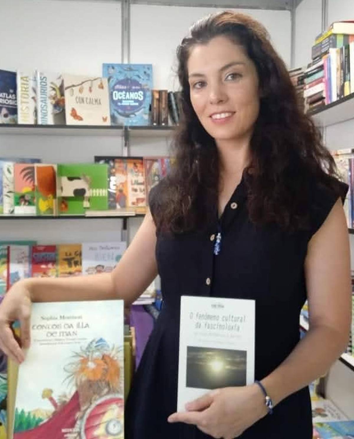 Milagros Torrado Cespón nunha libraría | CEDIDA