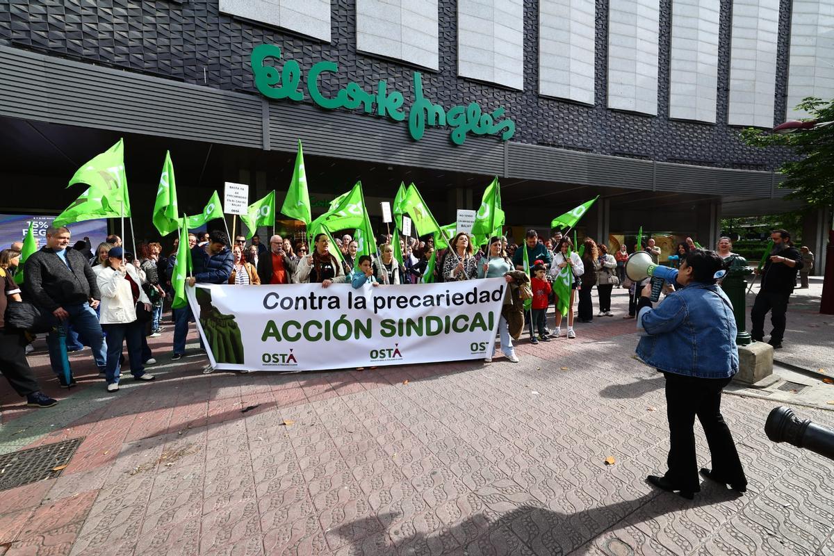 En imágenes I Protesta de los trabajadores de BSH Atención al Usuario en Zaragoza