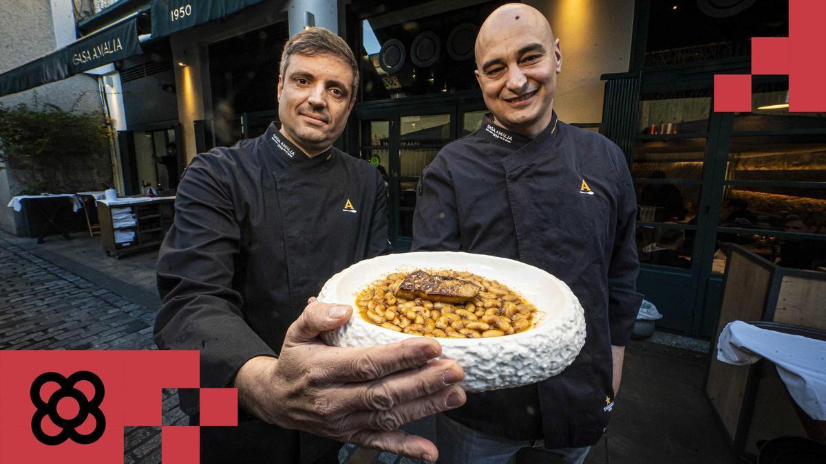 Sergi Suaña y Jordi Castan, propietarios del restaurante Casa Amàlia 1950, con el plato apadrinado por Carles Gaig