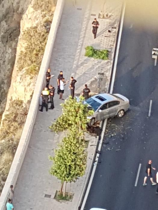 Accidente de tráfico en la avenida de Villajoyosa de Alicante