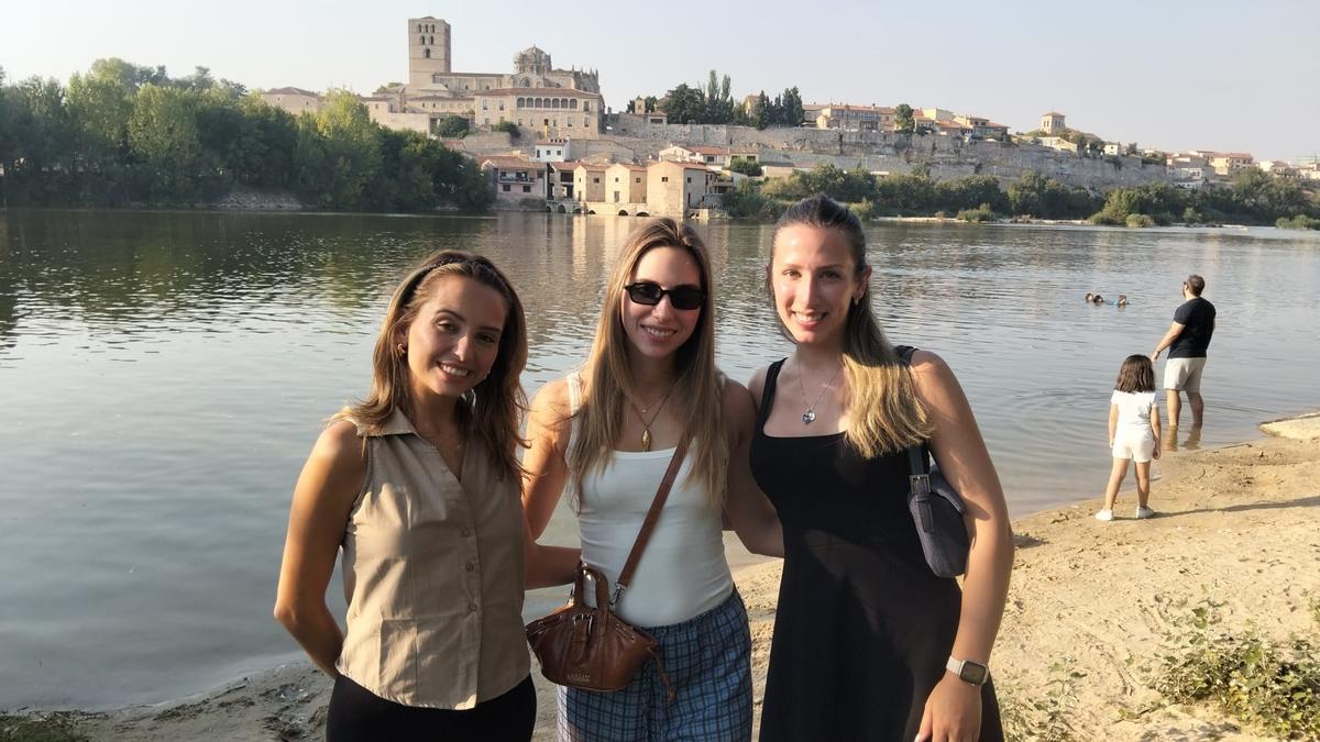 Tres amigas paraguayas vieron el eclipse desde Los Pelambres