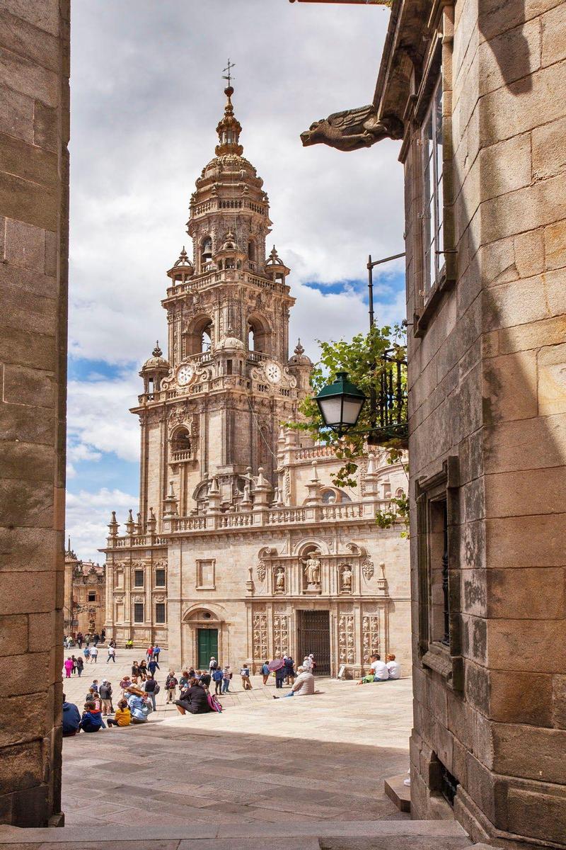 Caminantes en los alrededores de la Catedral