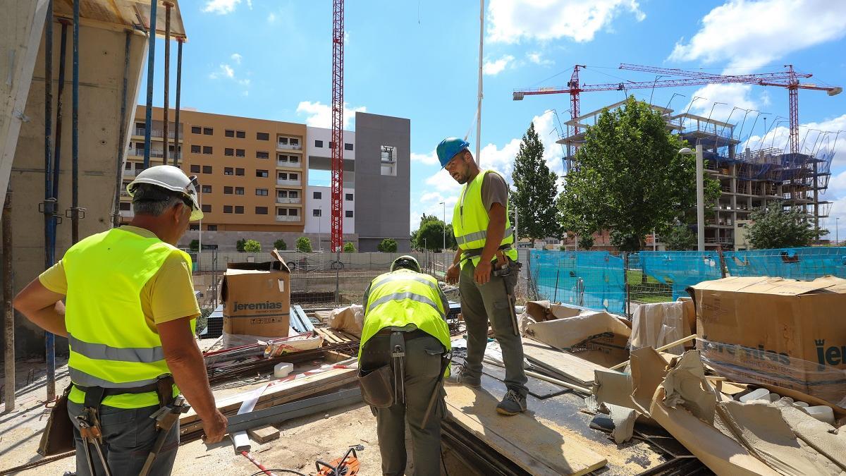 Trabajadores de la construcción en una obra de la ciudad de Córdoba.