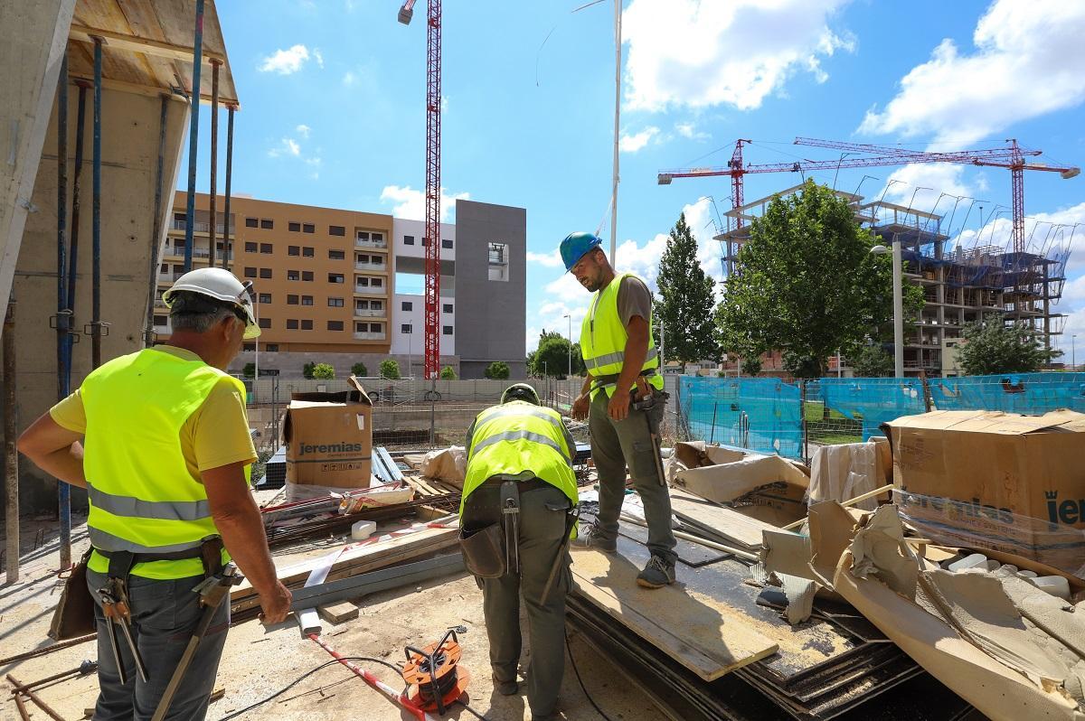 Trabajadores de la construcción en una obra de la ciudad de Córdoba.