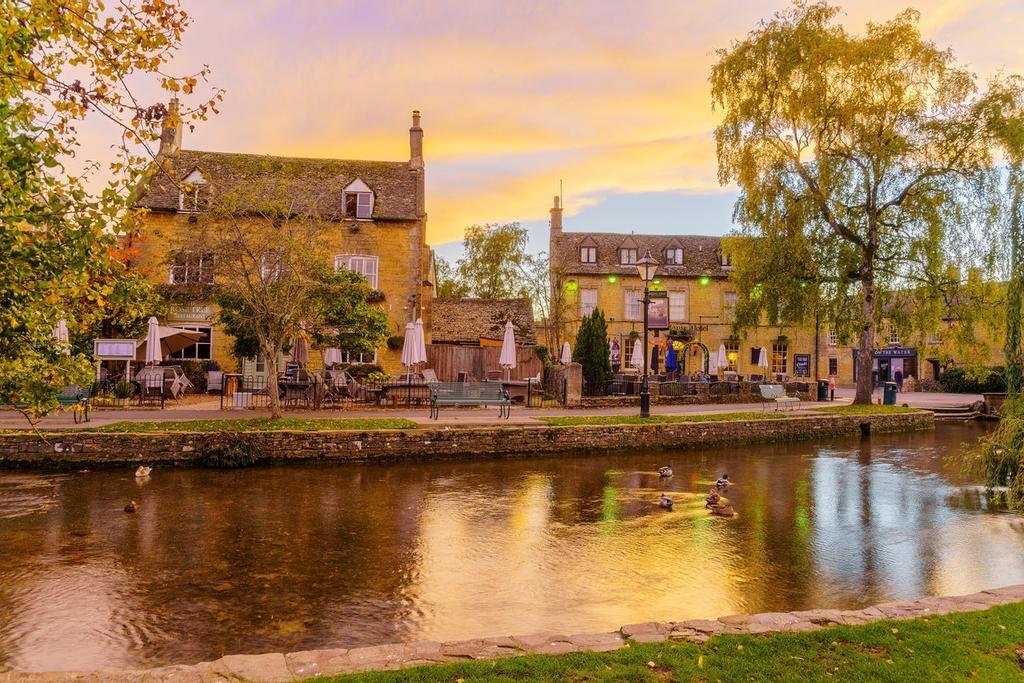 Vistas del pueblo de Bourton-on-the-Water sobre el río Windrush.