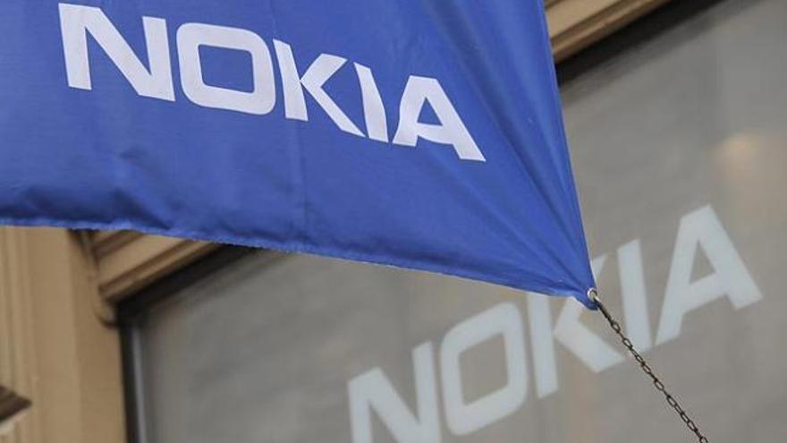 Una bandera de Nokia en una tienda de la compañía.