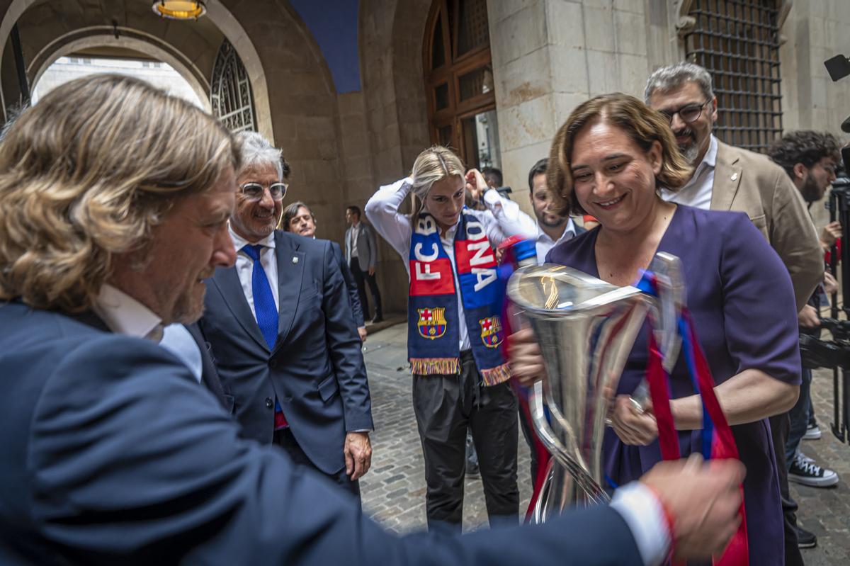 El Barça femenino celebra su Champions en la plaça Sant Jaume