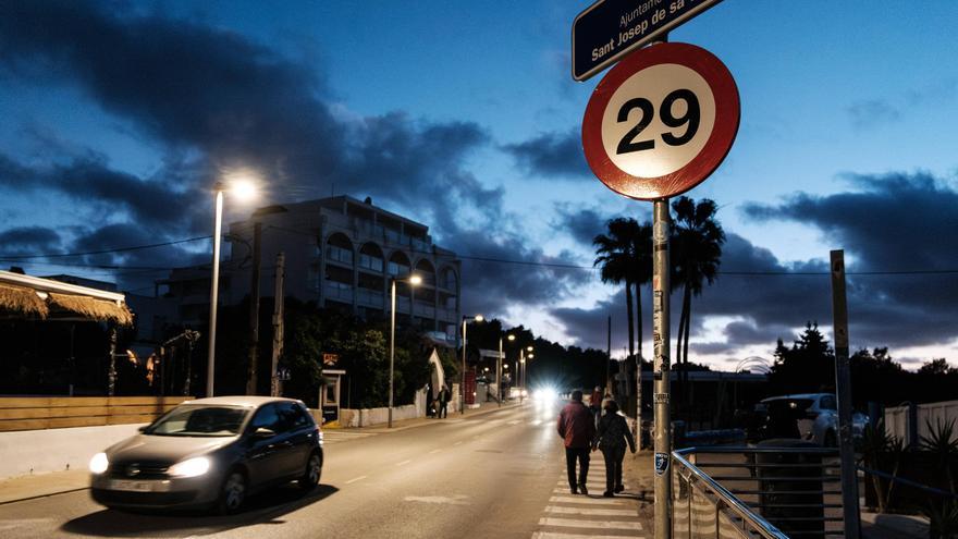 Galería: nuevas señales de tráfico de 29 km/h en Cala de Bou, Sant Josep