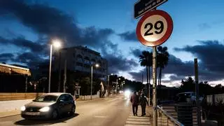 Sant Josep instala señales de tráfico ilegales... por una buena causa