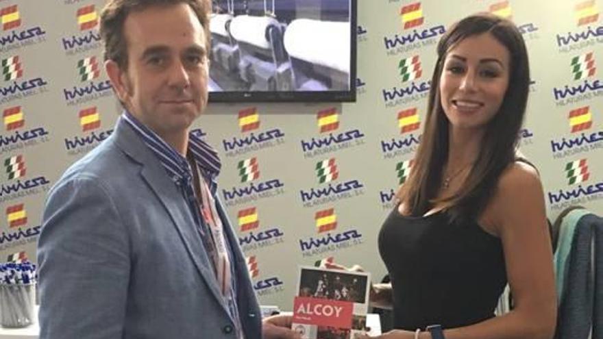 Alcoy promociona sus atractivos turísticos en la feria textil de México